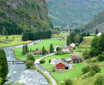  Поселок в горах. Норвегия.  Фото Лимарева В.Н.